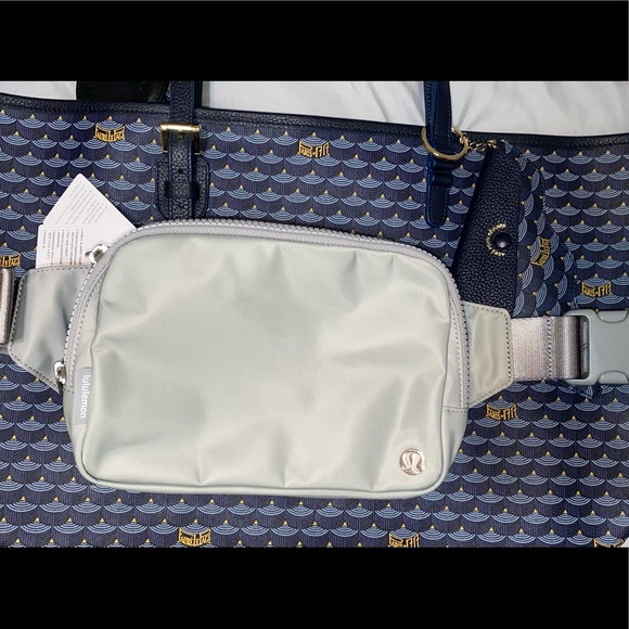 lululemon athletica Handbags - LULULEMON EVERYWHERE BELT BAG